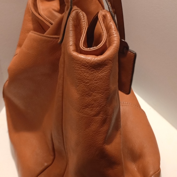 Woman's tignanello brand purse used twice - Picture 9 of 10